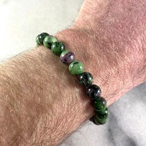 Bracelet en pierres précieuses classiques Chakralume Ruby Zoisite, cristal de guérison, provenant du Rajasthan, pour femmes et hommes, cadeau unisexe, perles rondes de 8 mm - Product Image 5