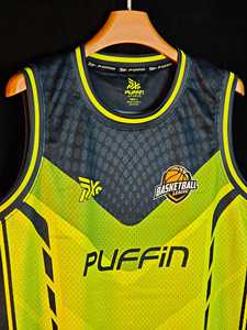เสื้อบาสเก็ตบอล PUFFIN SPORTS แบบไม่มีแขน สำหรับทุกเพศ ผลิตจากผ้าตาข่าย ระบายอากาศได้ดี 100% โพลีเอสเตอร์ สีไล่เฉดแบบซับลิเมชั่น สามารถสั่งทำได้ตามต้องการ - Product Image 3