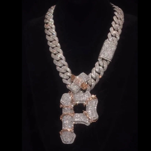 Colgante de Letra de Lujo, Joyería Hip Hop, Colgante de Diamantes Iced Out, Colgante de Letra Inicial Personalizado con Moissanita VVS Baguette - Product Image 4