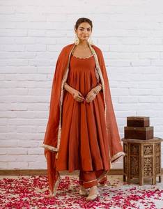 Vestido Anarkali de Seda Vichitra de Lujo, Listo para Usar, con Pantalón Palazzo y Dupatta - Product Image 1