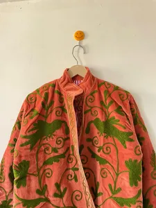 Chaqueta de Terciopelo Bordada a Mano Artesanal para Mujer, Estilo Vintage, Color Durazno Coral, Chaqueta Corta de Terciopelo Suave, Abertura Frontal, Estilo Boho, Ropa de Abrigo de Invierno - Product Image 4