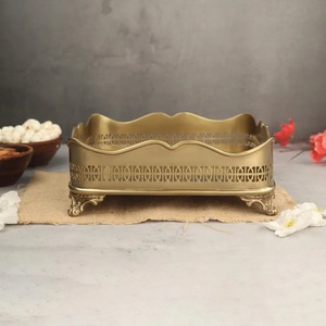 Plateau de service artisanal en laiton antique, plat décoratif idéal pour servir des collations, centre de table luxueux et décoration intérieure. - Product Image 5