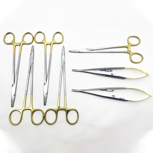 Lot de 7 porte-aiguilles Farhan Products & Co & Hu-Friedy Castroviejo - Product Image 1