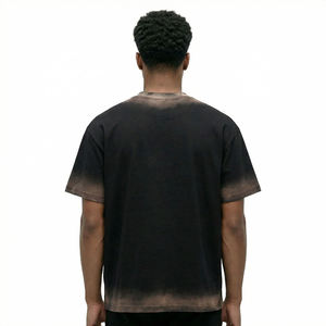Camiseta StrickKid para Hombre, Corte Regular, Estilo Urbano, Estampado de Personajes, Logotipo Rojo en la Parte Delantera, Manga Corta, Cuello Redondo Clásico, 210 GSM, Personalizable en la Parte Delantera - Product Image 3