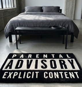 Alfombra Decorativa Moderna de Lana Tufted a Mano con Diseño Geométrico Antideslizante, Estilo Etiqueta Blanca y Negra Única para Decoración del Hogar - Product Image 1