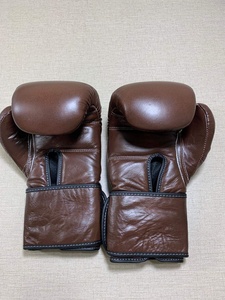 Guantes de Boxeo de Piel RTS Wholesale Fly con Cierre de Velcro, Color Marrón, Diseño Transpirable para Adultos AS-BG-5113 - Product Image 3