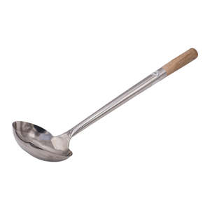 Cuchara con mango de madera de 19,5 pulgadas, cuchara para sopa de acero inoxidable, cuchara para servir en la cocina, herramienta de cocina duradera - Product Image 2