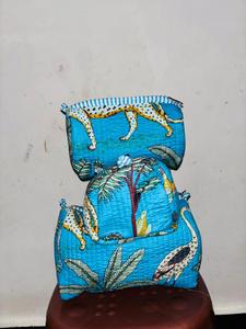 Pochette zippée en coton matelassé faite à la main, imprimée, pour maquillage, organiseur de voyage, pochette de rangement cosmétique - Product Image 3