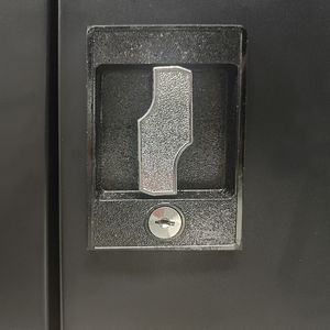 Stazione di ricarica a pavimento per 12 dispositivi con protezione da sovratensione, carrello di ricarica per laptop e tablet per uso in aula o ufficio - Product Image 4