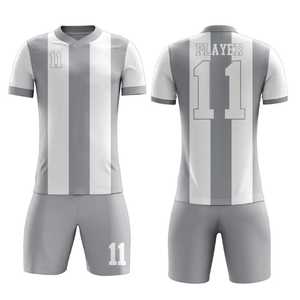 Conjunto de Camiseta y Pantalones Cortos de Fútbol Personalizados para Hombre, Cuello en V a Rayas, Sublimados, Impresos con el Número 11, Transpirables, de Poliéster, para Todas las Temporadas, Talla Adulto - Product Image 3