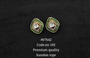 Boucles d'oreilles pendantes carrées plaquées or avec zircon, style Kundan, bijoux tendance pour femme, idéales pour les soirées. - Product Image 4