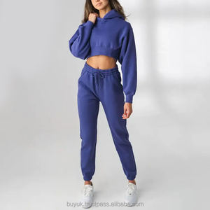 Conjunto de pantalón y Sudadera con capucha corta para mujer con logotipo personalizado al por mayor, ropa de entrenamiento transpirable para otoño, chándal estampado informal para invierno - Product Image 4