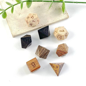 ชุดลูกเต๋าเกม D&D รูปทรงหลายเหลี่ยม ทำจากไม้แกะสลักโลโก้ตามสั่ง เป็นมิตรกับสิ่งแวดล้อม สำหรับเด็กและผู้ใหญ่ - Product Image 4