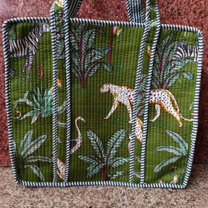 กระเป๋าผ้าฝ้ายเย็บมือลายป่าซาฟารี พิมพ์ลายบล็อก รูปเสือชีตาห์และม้าลาย พร้อมซิปปิด - Product Image 1