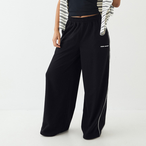 Pantalon de jogging ample et décontracté pour femme, noir, surdimensionné, en polyester et coton, avec logo personnalisé - Product Image 1