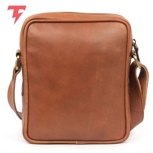 Sac à main pour homme en cuir de vachette léger, couleur unie, grande taille, tendance, fermeture éclair de haute qualité, prix abordable, en vente - Product Image 2