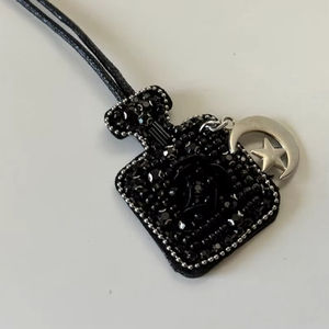 Llavero de lujo hecho a mano con cuentas y bordado de cuentas de semillas, con patrón circular, para bolsos y llaveros, de la India, Etsy - Product Image 1