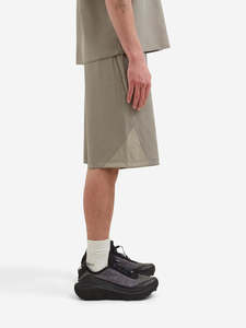 Shorts en maille gaufrée beige sur mesure de haute qualité pour homme – Style décontracté et léger pour l'été - Product Image 3