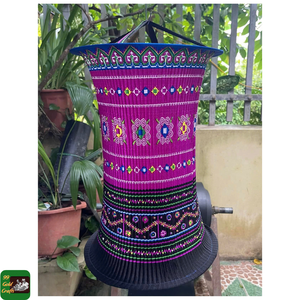 Lanterne cylindrique en tissu Hmong 99 GOLD DATA Brocade, cadre en bambou, faite à la main pour la décoration ethnique des maisons d'hôtes, Quang Nam, Nouvel An - Product Image 4
