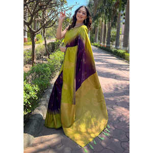 Sari en soie douce Elite Weaves avec bordure florale et contraste tissé Zari, robes de soirée élégantes - Product Image 1