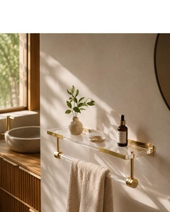 Étagère murale moderne en laiton avec plateau en verre et quincaillerie plaquée or pour le rangement dans la salle de bain - Product Image 6