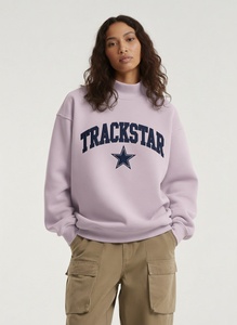 เสื้อสเวตเชิ้ตคอเต่าสีม่วงอ่อนทรงโอเวอร์ไซส์สำหรับผู้หญิง ปักลาย Navy Trackstar ผ้าฟลีซหนานุ่ม - Product Image 5