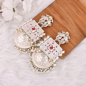 Boucles d'oreilles ethniques Jhumka en perles Hydro Kundan roses pour femmes |   Bijoux indiens traditionnels en laiton plaqué argent - Product Image 4