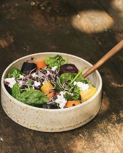 Tazón de Cerámica Beige Estilo Indio con Detalle Decorativo en Forma de Tornillo, Tazón de Cerámica Único para Servir Ensaladas, Pasta y como Centro de Mesa - Product Image 3