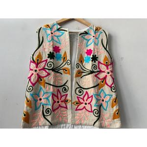 Amorzinho – Gilet court sans manches en coton naturel brodé à la main, col en V, respirant, pour femme - Product Image 2