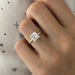 Anillo Solitario con Diamante Cultivado en Laboratorio de 2.5 Quilates, Corte Princesa, E VS1, Anillo de Dos Tonos con Puntas de Platino, Certificado IGI - Product Image 6