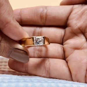Anillo de Diamantes Solitario con Corte Princesa en Oro Rosa de 14K para Hombre, Certificado IGI, Diamante Cultivado en Laboratorio F VVS2, Estilo Clásico para Compromiso y Boda - Product Image 5
