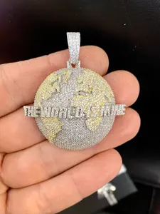 Colgante de mapa del mundo de latón bicolor con circonita redonda engastada en garra, cadena de eslabones, unisex, joyería de moda hip hop para fiestas, regalo para amantes del mundo. - Product Image 3