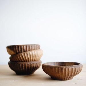 Grand saladier classique en bois d'acacia écoresponsable, finition artisanale, idéal pour les fêtes, parfait pour servir salades et fruits - Product Image 4