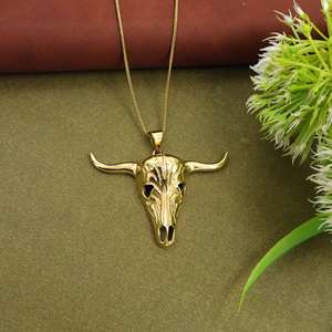 จี้หัวกะโหลกสีทอง สร้อยคอจี้สไตล์ตะวันตก เครื่องประดับหัวกะโหลกวัวแบบโบฮีเมียน ของขวัญสุดเท่สำหรับเขาหรือเธอ - Product Image 1