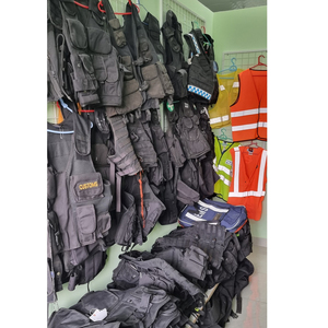 เสื้อกั๊กนิรภัยสีดำ ANSI Class 2 กันน้ำ ระบายอากาศได้ดี มีหลายกระเป๋า พร้อมไฟ LED สำหรับงานลาดตระเวนและกิจกรรมต่างๆ  รับสกรีนโลโก้ - Product Image 5
