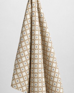 Tapisserie florale Verona en pur mousseline, série botanique fraîche numérique, tissu textile botanique beige blush pour studio - Product Image 2