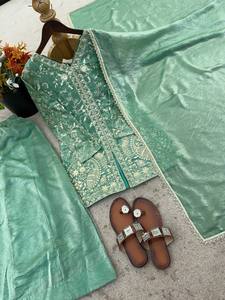 Lanzamiento del nuevo conjunto de fiesta Pur: top de seda pesada, pantalón palazzo y dupatta. - Product Image 6