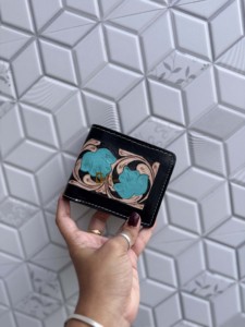 Portefeuille long en cuir véritable fait main par un designer, motif floral embossé, pour homme, collection 2026 – Nouveauté tendance, idéal pour un usage quotidien - Product Image 2
