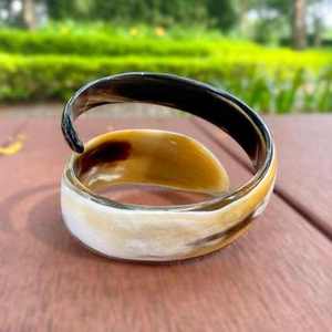 Brazalete de Cuerno Blanco Natural para Mujeres y Niñas, Joyería de Cuerno de Búfalo, Brazalete de Cuerno de Vaca, Forma Redonda de Ágata, Precio Bajo - Product Image 4