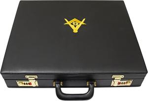 กระเป๋าเอกสารแข็งสำหรับเครื่องหมายประจำตระกูลเมสันระดับพรีเมียม พร้อมงานปักด้วยเครื่อง (สีเงิน) – หนังเทียมสีดำ - Product Image 5