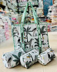 Quilted Floral Cotton Crossbody Bag Quilted Shoulder Purse Zipper Crossbody Handbag for Travel Daily Use - Product Image 3