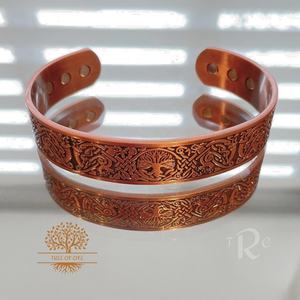 Pulsera magnética de cobre puro grueso, joyería a prueba de agua, brazalete abierto minimalista, tamaño ajustable de LUXURY CRAFTS - Product Image 1