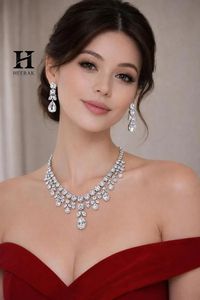 Parure de bijoux de mariage personnalisée en or blanc 18 carats avec diamant de laboratoire taille poire, collier ras-du-cou à franges et collier chandelier halo - Product Image 2
