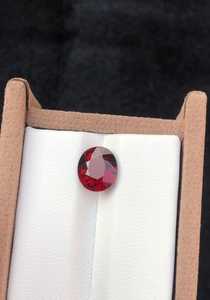 พลอยโกเมนสีแดงธรรมชาติ 2.95 กะรัต แท้ สีแดงเข้ม คุณภาพสูง สำหรับทำเครื่องประดับ ขายส่ง - Product Image 5