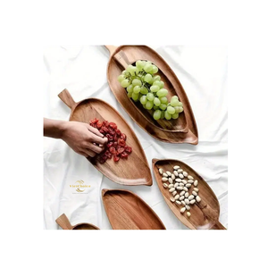 Plateau de service en bois écologique, fait main, en bois massif, finition naturelle, pour servir des collations, des fruits et des desserts - Product Image 1