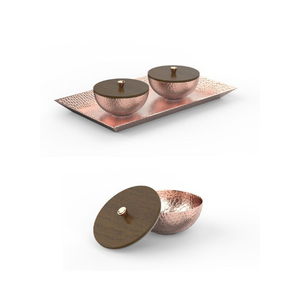 Bols de service en cuivre avec couvercles sur plateau rectangulaire, design minimaliste pour la table, idéal pour les dattes du Ramadan - Product Image 1