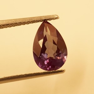 พลอยอเล็กซานไดรต์ธรรมชาติ 1.60 กะรัต รูปทรงลูกแพร์ เจียระไนเหลี่ยม แบรนด์ HAYAAT GEMS สำหรับทำเครื่องประดับ แหล่งกำเนิดราชสถาน - Product Image 6