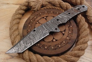 Couteau de cuisine/camping/chasse en acier de Damas, lame droite à pointe clip, entièrement forgé à la main par un forgeron - Product Image 2