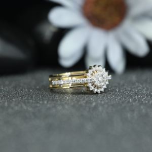 Anillo de Compromiso de Lujo con Halo de Moissanita, Plata de Ley 925, Chapado en Oro |   Anillo de Boda de Doble Banda con Aspecto de Diamante Redondo para Mujer - Product Image 3