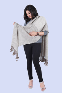 Chal de Cachemira Tejido a Mano con Flecos de Pestañas de 1 Pulgada, Sin Tintes Químicos, Hecho a Mano en Nepal, Pashmina, Hiyab, Bufanda, Accesorio con Logotipo - Product Image 6